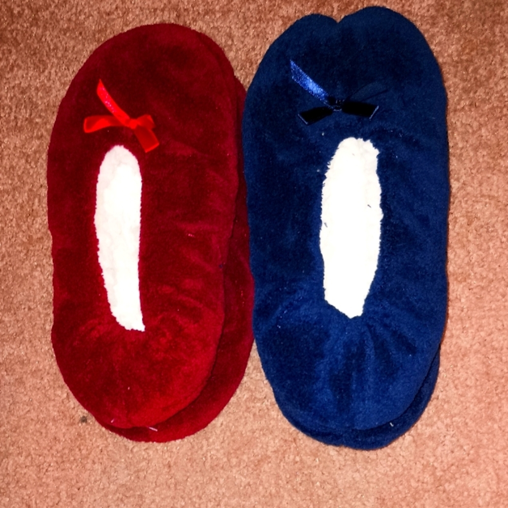 Set of 2 house shoes bundle
